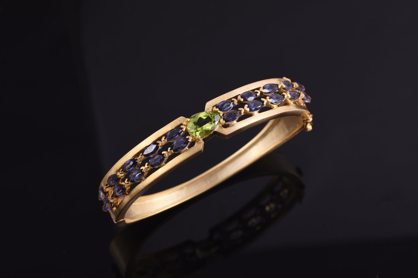 Iolite Openable Silver Bangle With Peridot