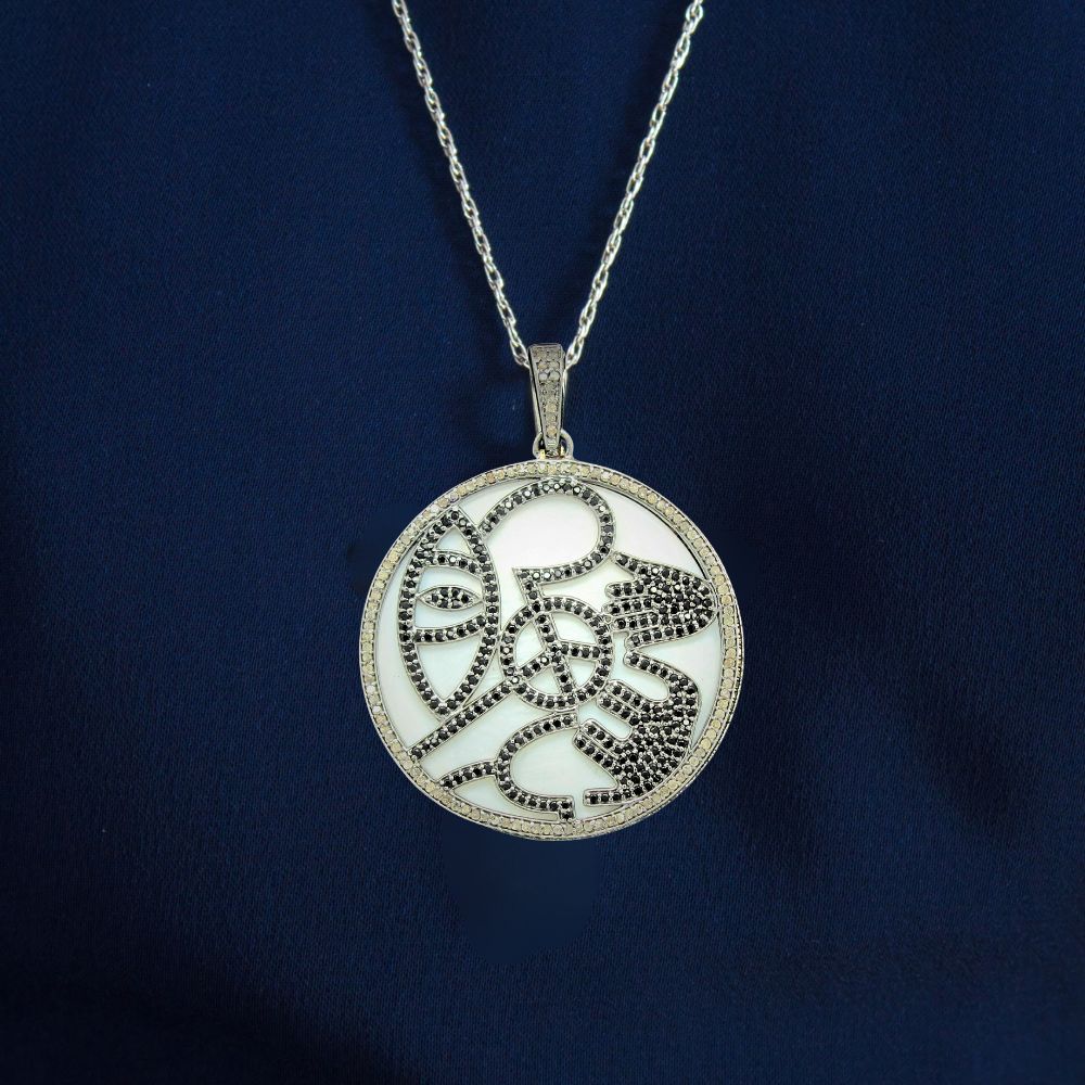 Delicate Lucky Symbol Spinal Pendant With Diamond