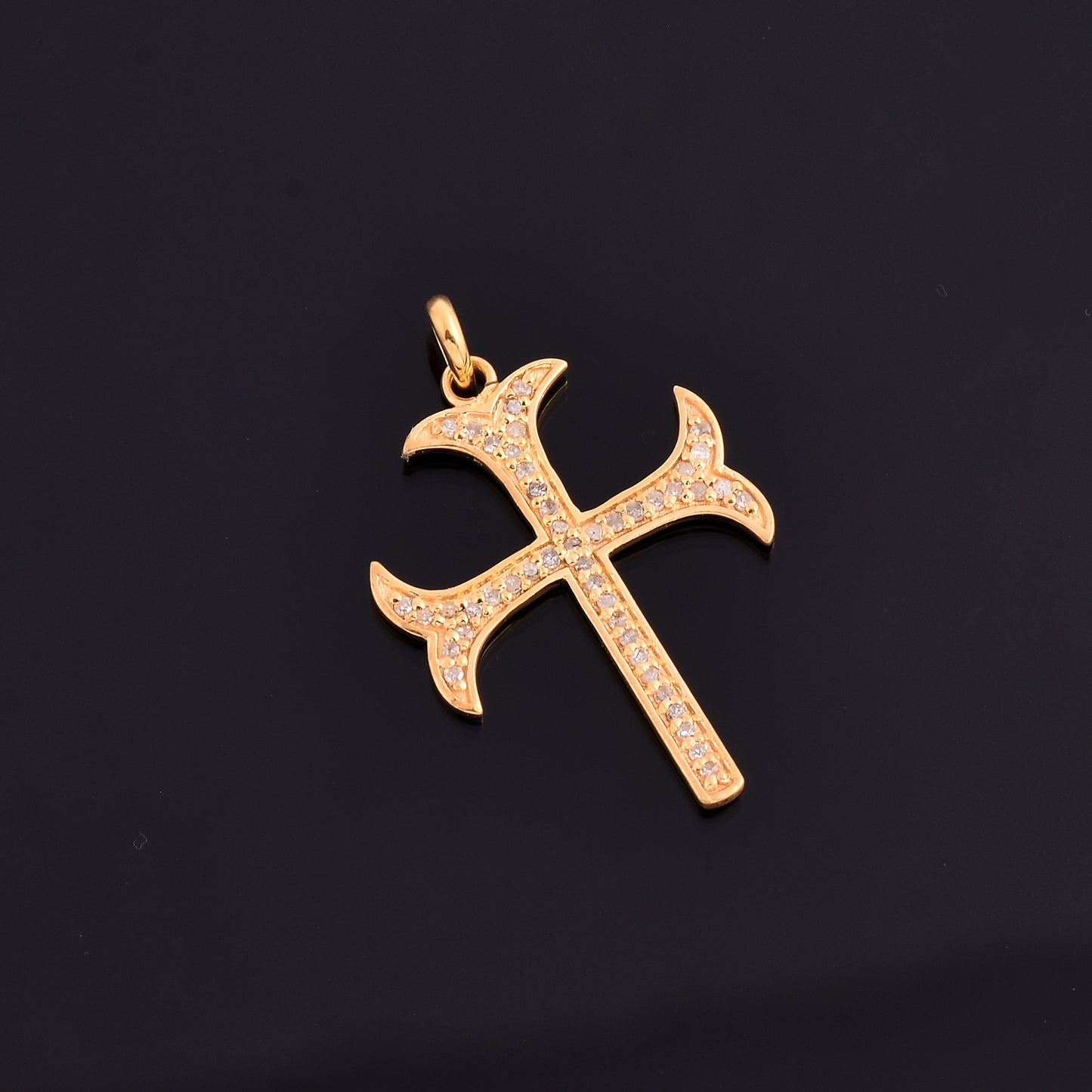 Cruz Diamond Cross Pendant